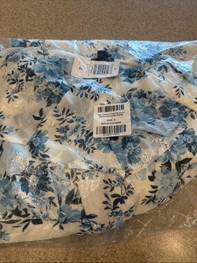 NWT Torrid Tea Length White Chiffon Dress with Blue Floral Print women’s plus 5X